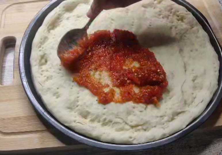 spread the pizza sauce